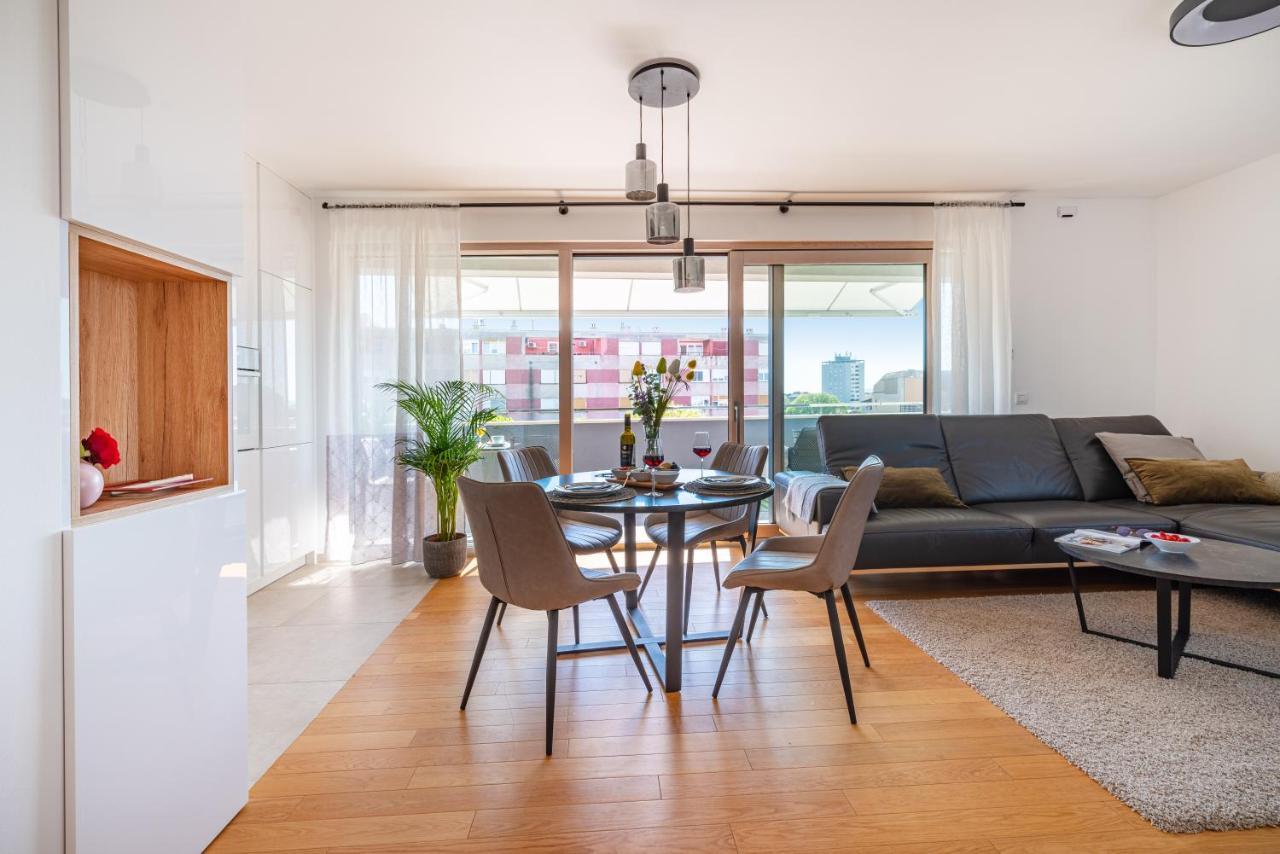 D-Apartment - With Garage And Balcony Zadar Exterior foto
